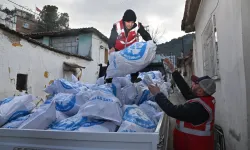 Manisa'da binlerce çuval odun ihtiyaç sahiplerine dağıtılıyor