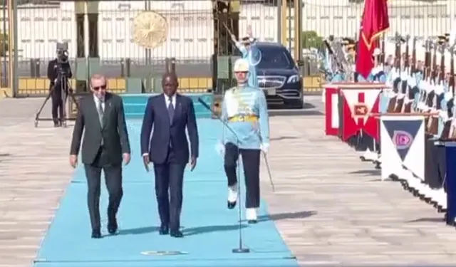 Gabon Cumhurbaşkanı Nguema Külliye'de